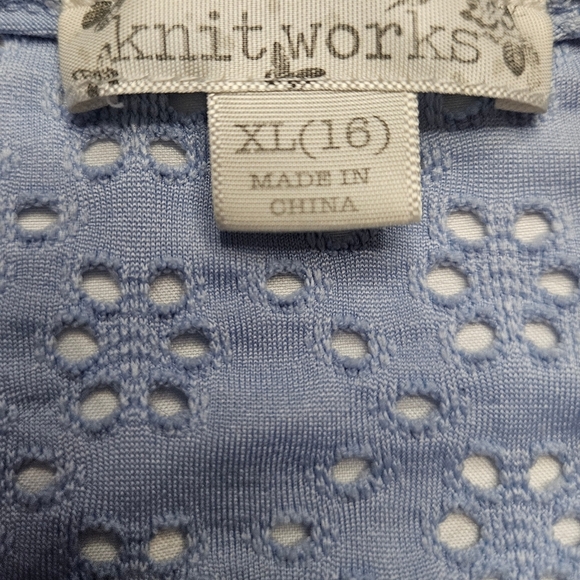 Knit Works Girls Blue Short Sleeve Cropped Floral Cut Out Top Size XL 16 - Picture 4 of 10